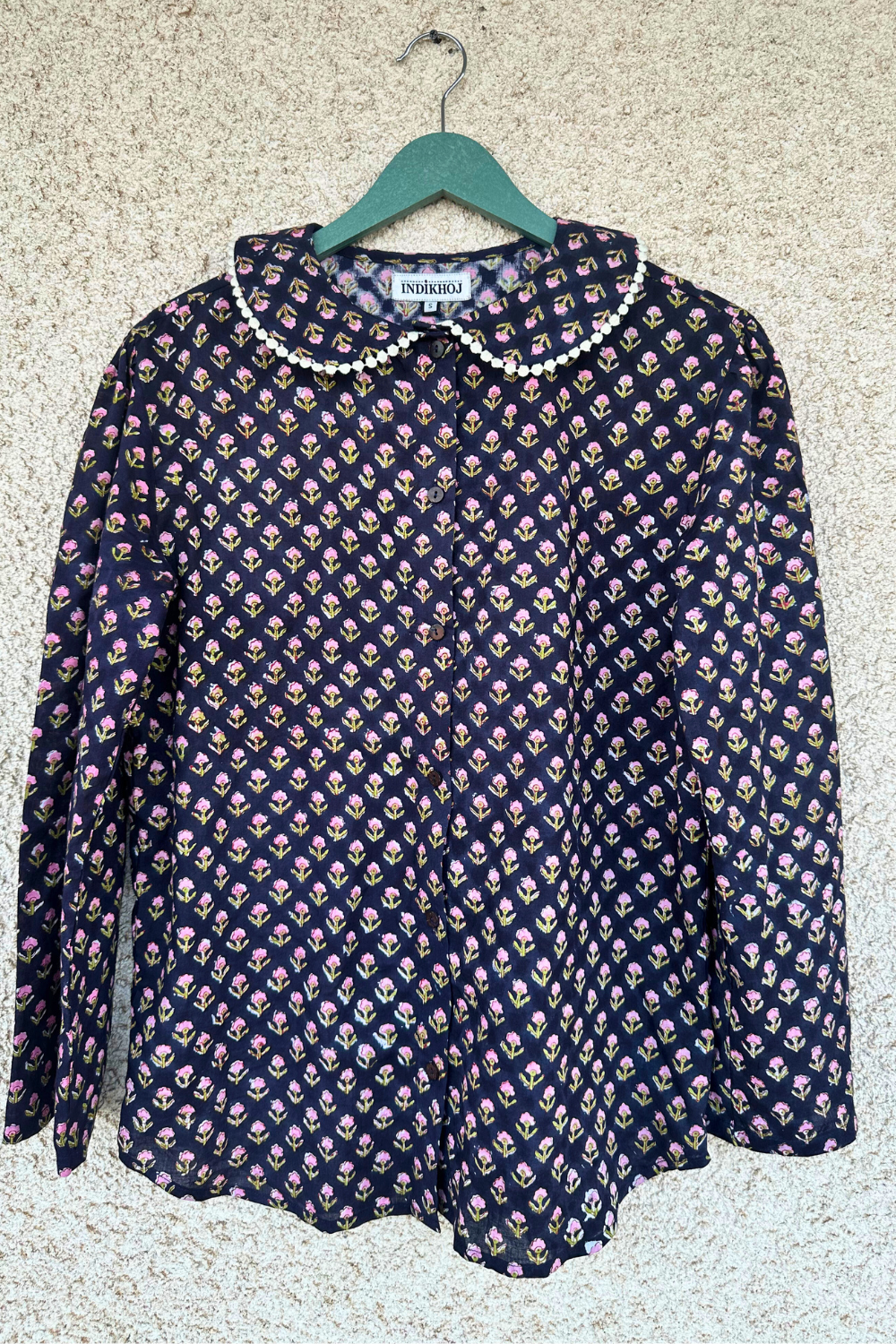 Peter pan collar shirt